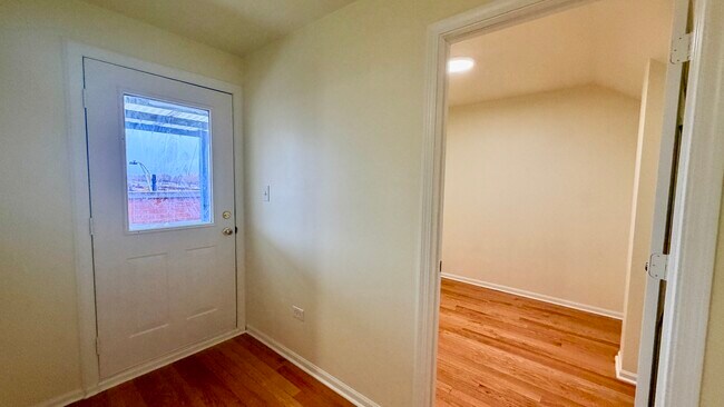 Building Photo - 356 W 31st St