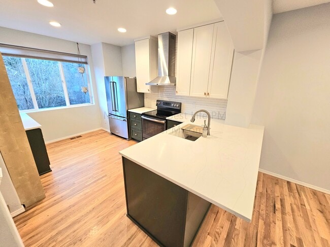 Building Photo - 13990 SW Scholls Ferry Rd