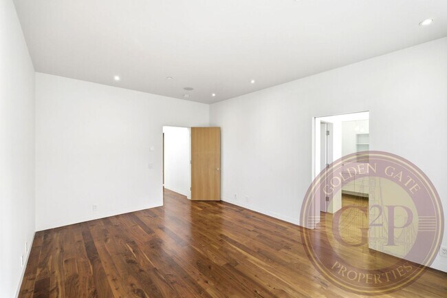 Building Photo - 1076 S Van Ness Ave