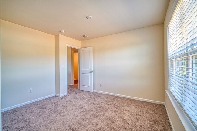 Building Photo - 580 Millsgate Cir