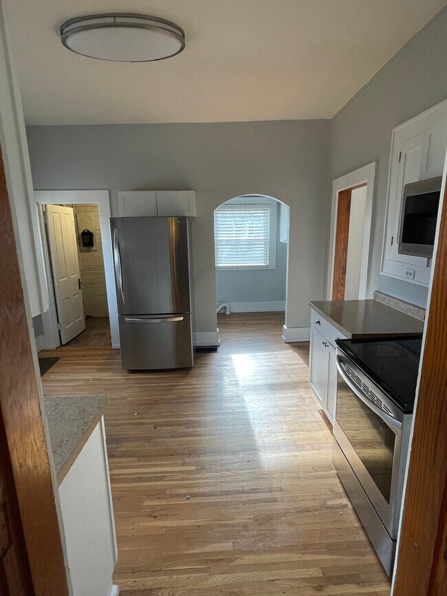 Building Photo - 10 S Preston St