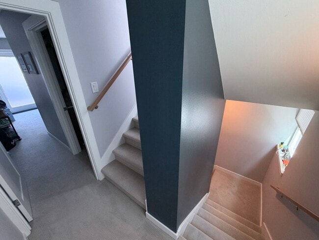 Building Photo - Modern & Spacious 3-Story Home in Seattle