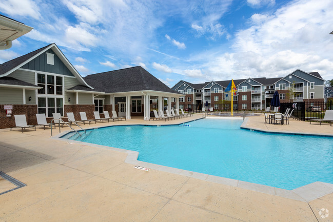 Salt Water Pool & Splash Pad - Palisades at Fountain Inn