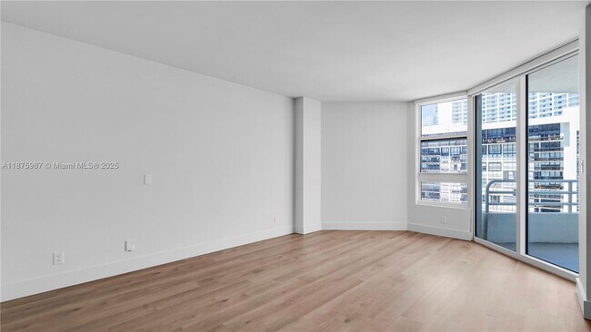 Building Photo - 555 NE 34th St