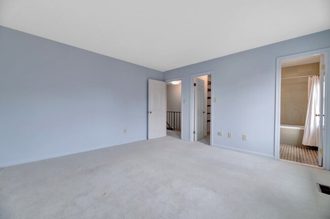 Building Photo - 1053 N George Mason Dr