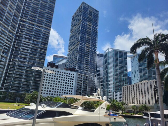 Building Photo - 200 Biscayne Blvd Way