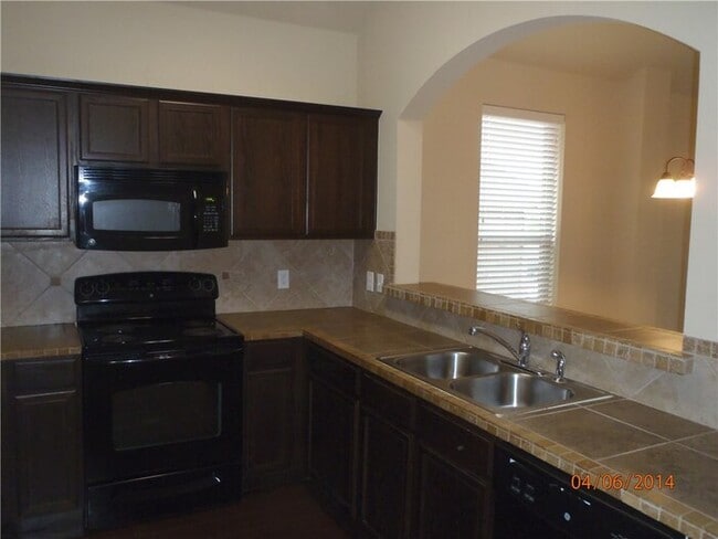 Building Photo - Luxury Duplex / Hutto TX
