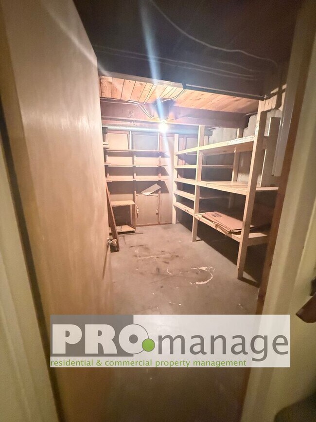 Building Photo - Single family home with yard