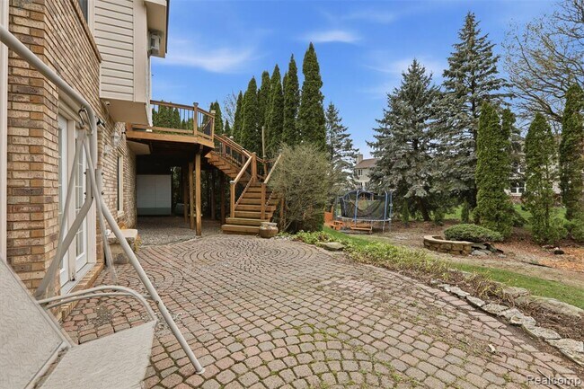 Building Photo - 3932 Fieldview Rd