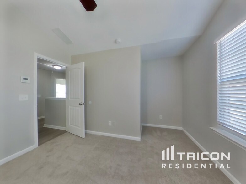 Building Photo - 19 Wesley Drew Ln