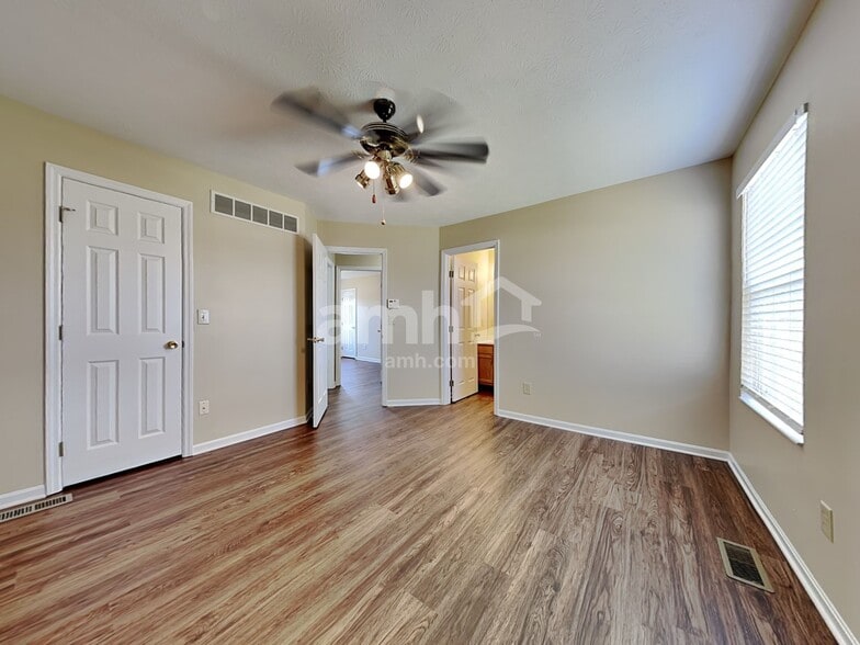 Building Photo - 3882 Greenbrook Dr