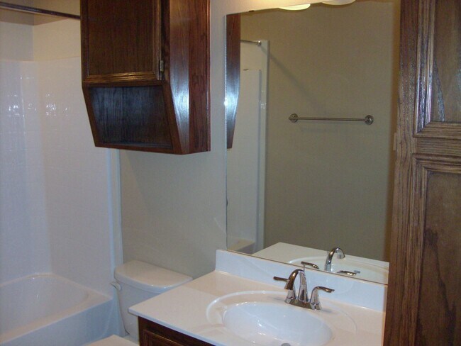 Building Photo - Beautiful 2 bed/2 bath off of Bunny Trail ...