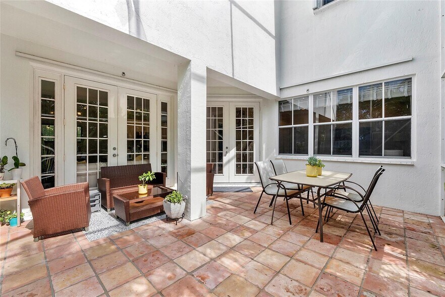 Building Photo - 604 Stanton Dr