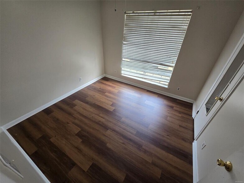 Building Photo - 4259 Burtonway Dr