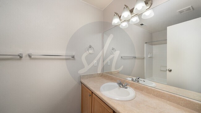 Building Photo - Townhome in The Bluffs at Spring Creek