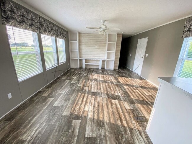 Building Photo - Bright & Spacious 3-Bed, 2-Bath Mobile Hom...