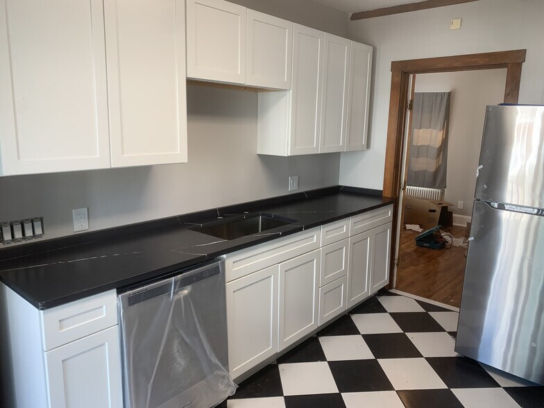 Building Photo - 81 Litchfield St