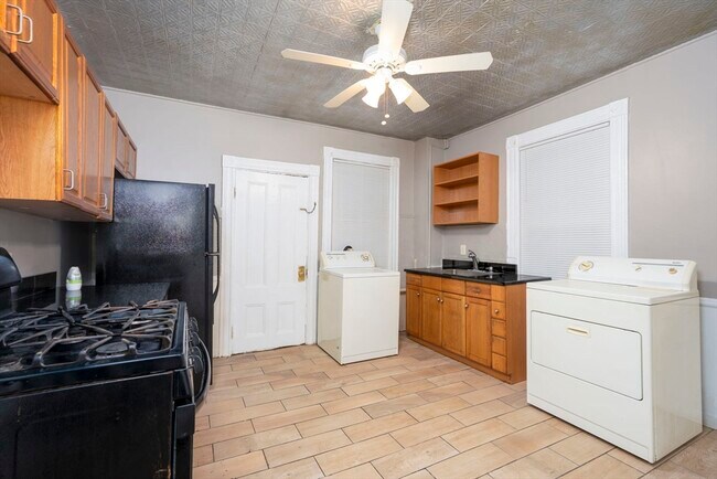 Building Photo - 117 Medford St