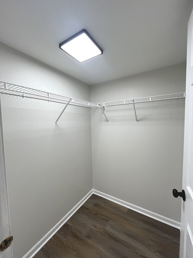 Building Photo - 7875 N Caldwell Ave