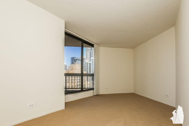 Building Photo - 1 bedroom in Chicago IL 60654