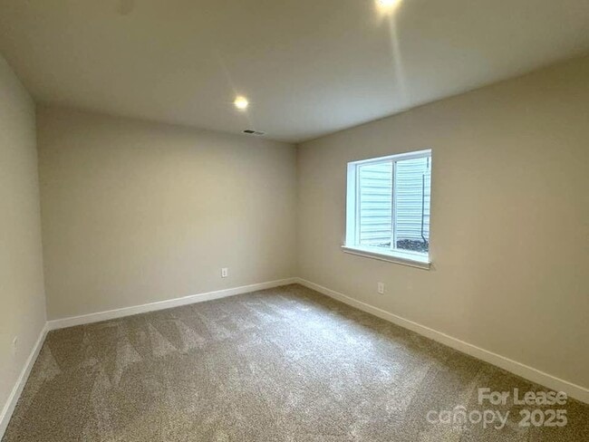 Building Photo - 437 Serenity Cir