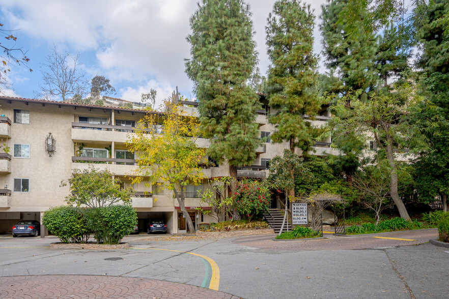 Building Photo - 2700 Cahuenga Blvd E