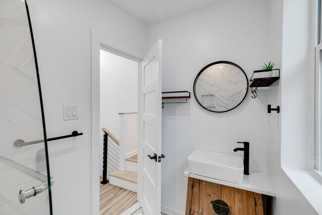 Building Photo - Brand New Modern Apartment Brewerytown