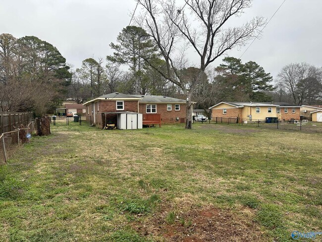 Building Photo - 2209 Viscount Dr NW