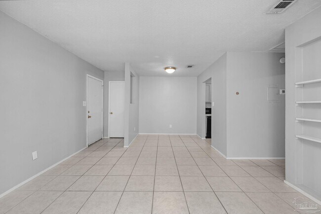 Building Photo - 1555 Green Briar Pkwy