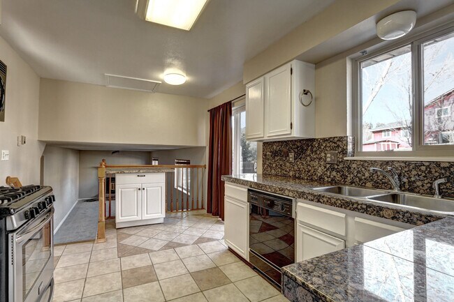 Building Photo - Charming Cul-De-Sac Home Near Downtown Castle Rock. Fantastic Fenced Backyard!