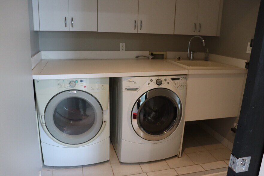 Laundry - 615 W 9 Mile Rd