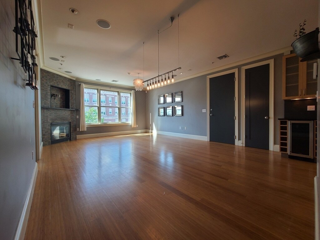 Building Photo - 354 Dorchester St