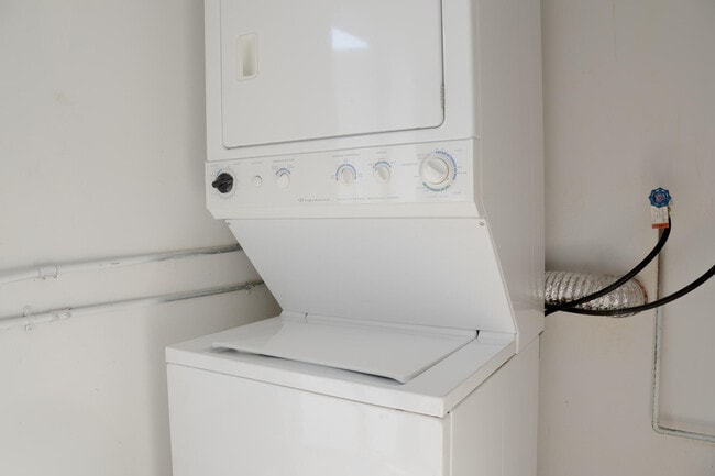 Building Photo - 231 NW 20th St