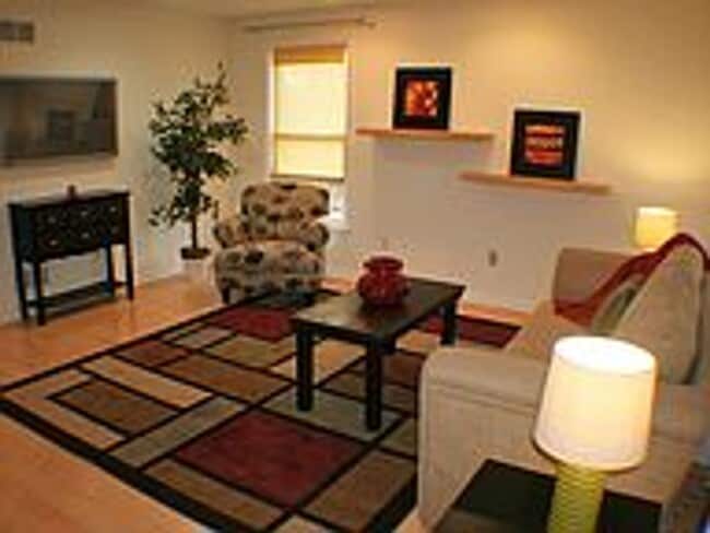 Building Photo - Spacious 3 bedroom 2.5 bath in Squirrel Hill!
