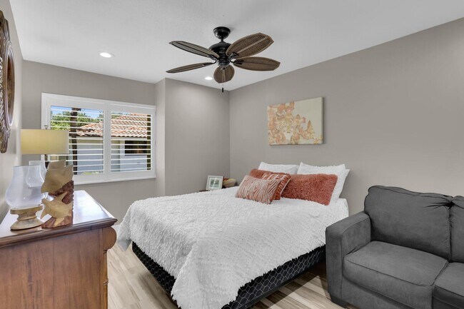 Building Photo - 60 Pelican Pointe Dr