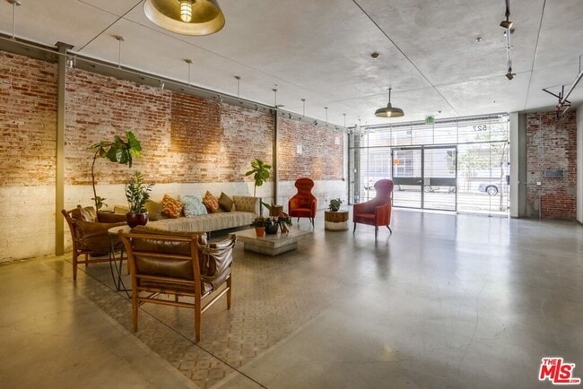 Building Photo - 527 Molino St