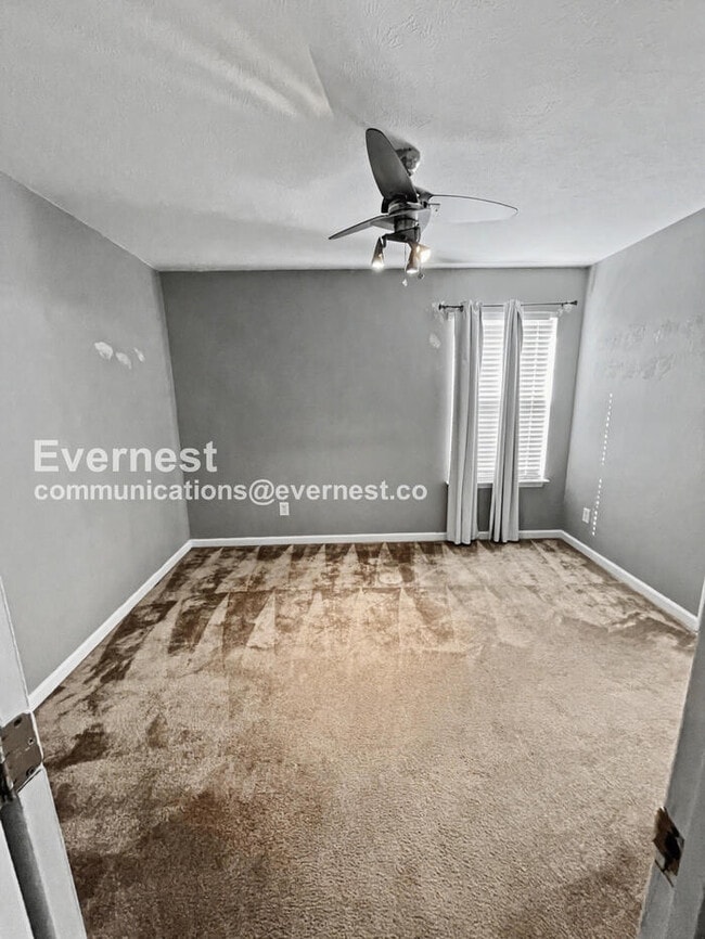 Building Photo - 142 Oak Valley Cir