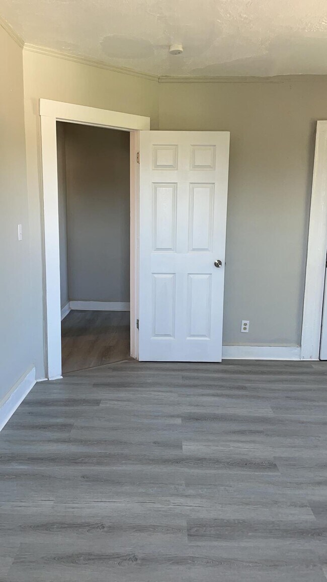 Building Photo - 323 Winthrop Ave