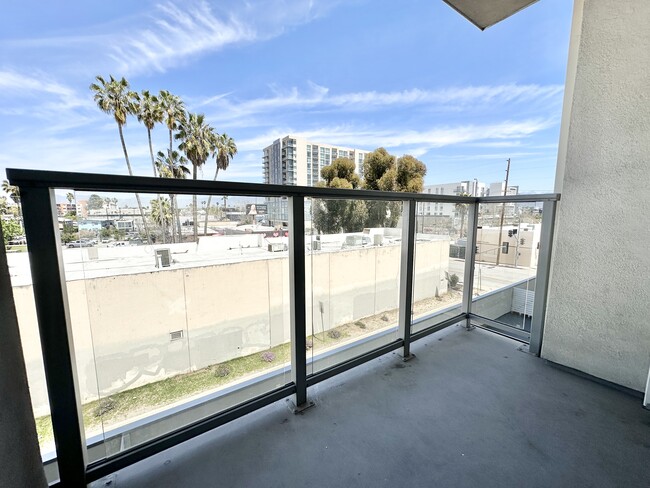 Building Photo - 11405 Chandler Blvd North Hollywood, CA 91601