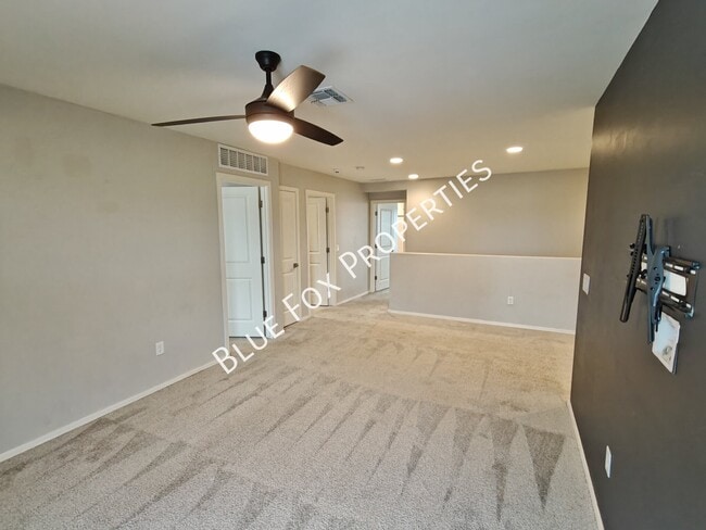 Building Photo - 897 West Calle Zoca