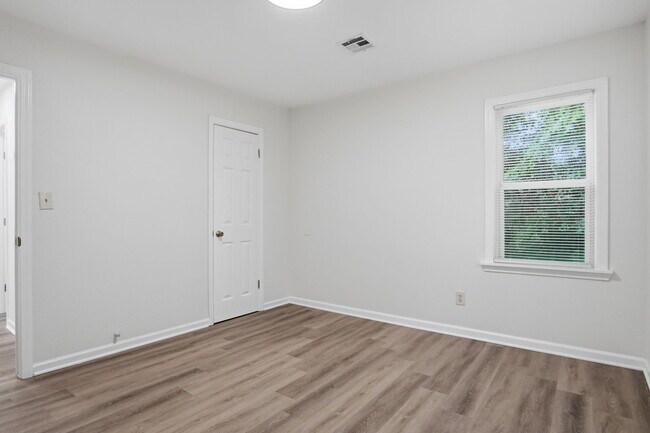 Building Photo - 1237 Staton Dr