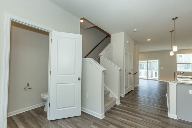 Building Photo - 3 Bed, 2 Full/2 Half Bath, Well Maintained...