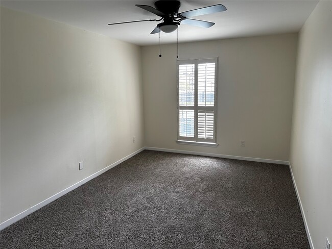 Building Photo - 10378 Briar Forest Dr