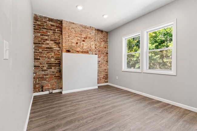 Building Photo - 928 Morningside Ave