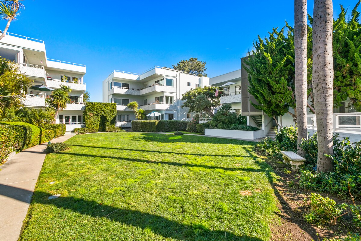 Building Photo - 2352 Torrey Pines Rd