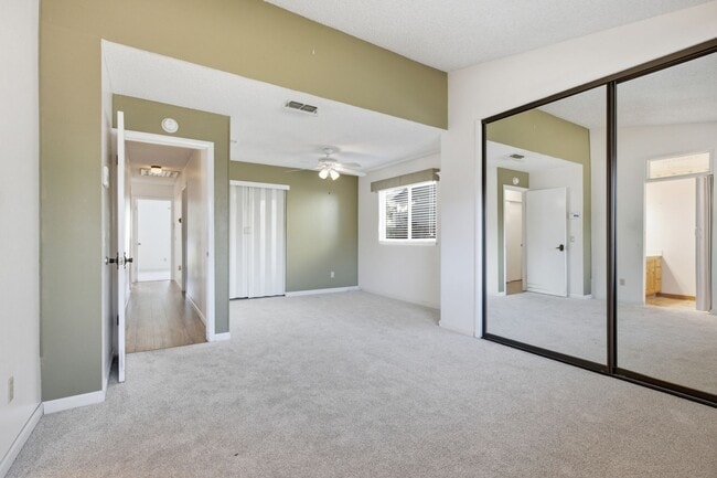 Building Photo - 7113 Mountainside Dr
