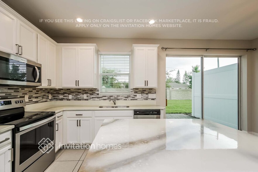 Building Photo - 4265 Gumbo Limbo Dr
