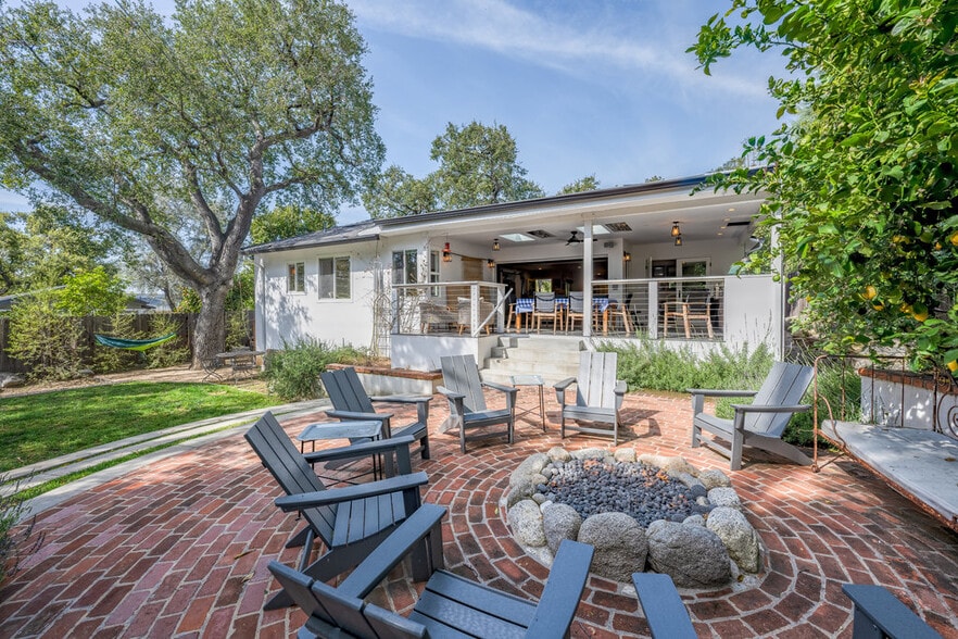 Building Photo - 2152 Grand Oaks Ave