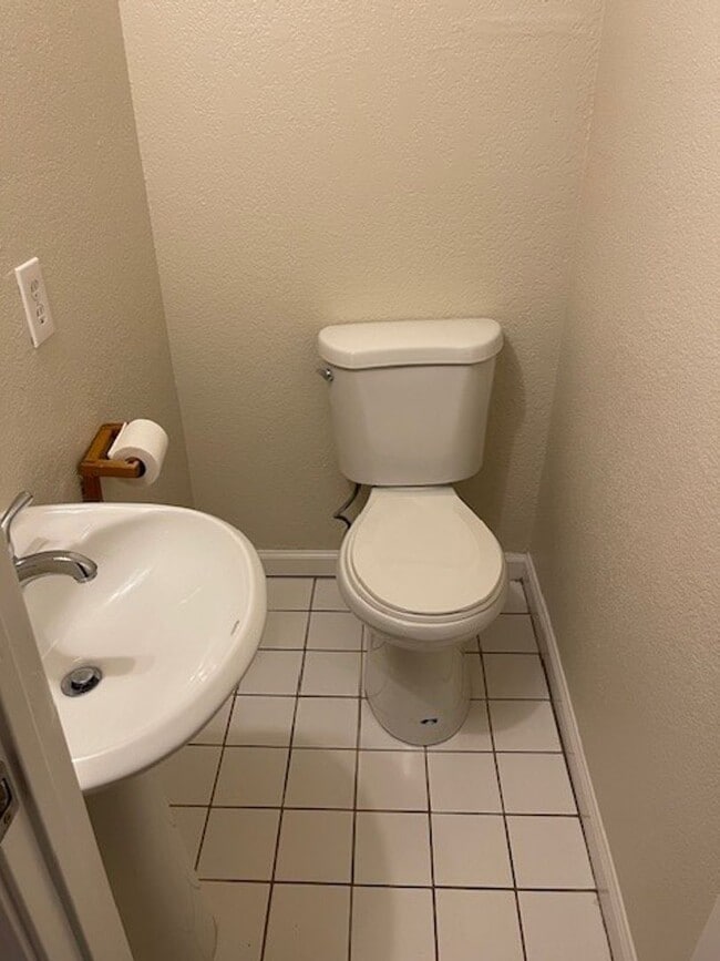 Building Photo - 2150 Northwood Cir