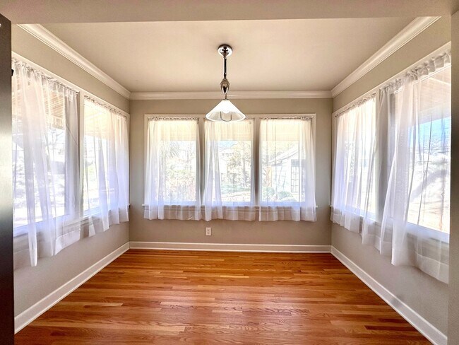 Building Photo - Charming Mid-Tulsa Home